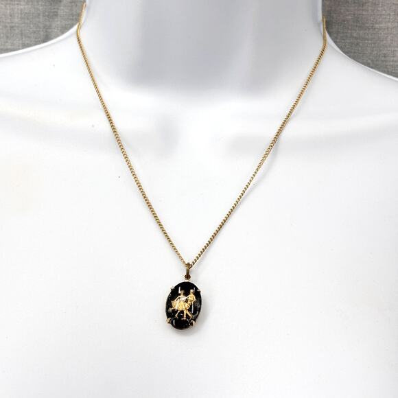 Vintage Black Stone Pendant Necklace with Gold Dancing Couple 18" Chain - Picture 1 of 5